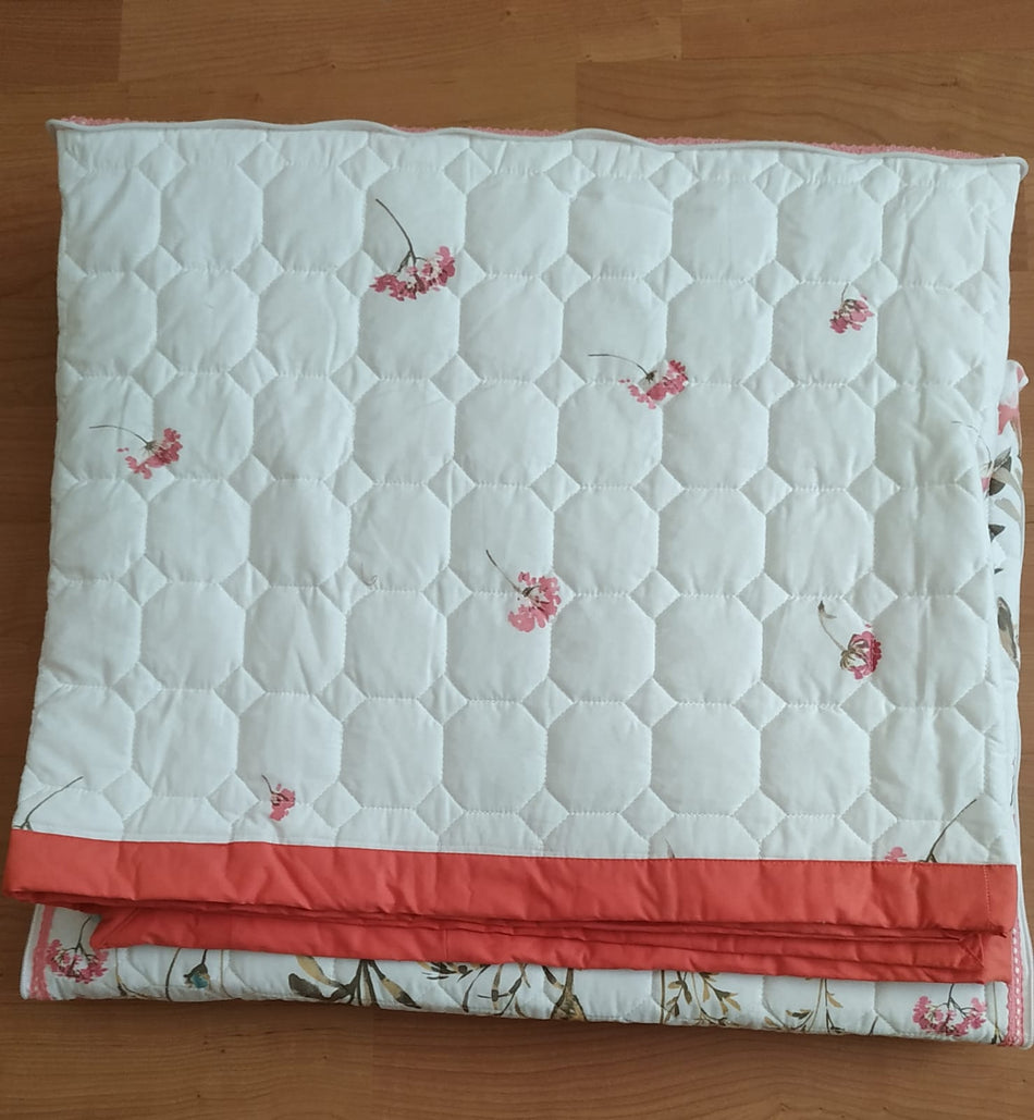 Bahar Desenli Kapitone Örtü /Sürpriz Yastık)