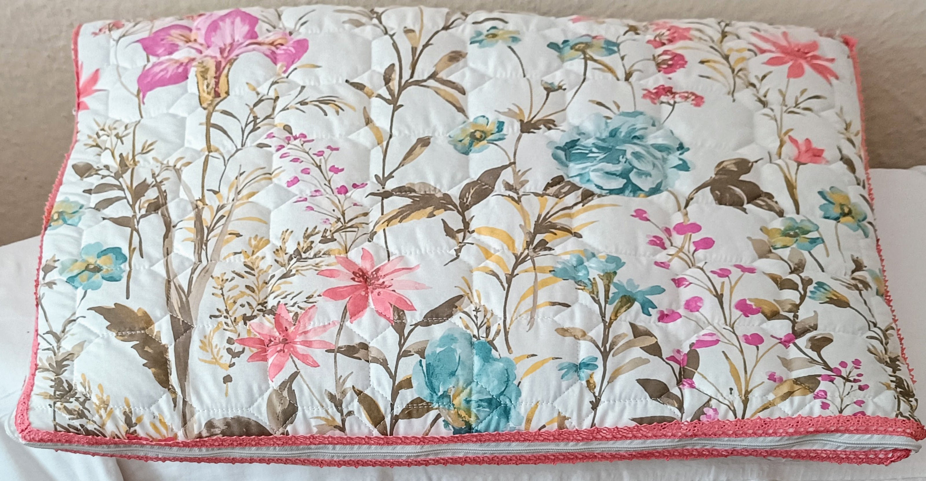 Bahar Desenli Kapitone Örtü /Sürpriz Yastık)