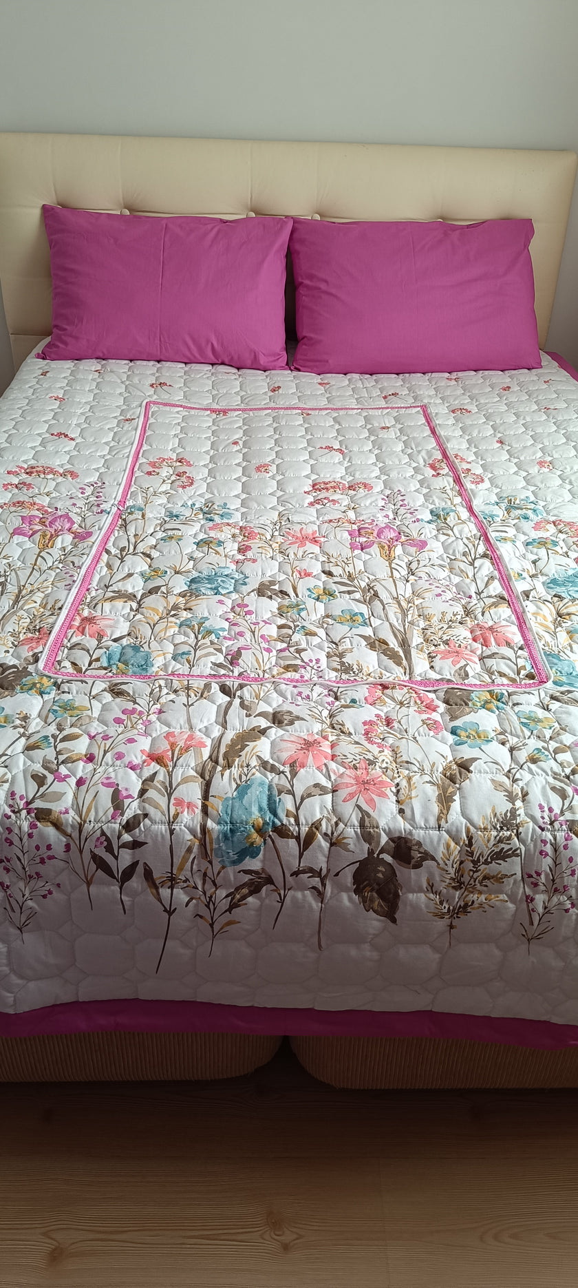 Bahar Desenli Kapitone Örtü /Sürpriz Yastık)