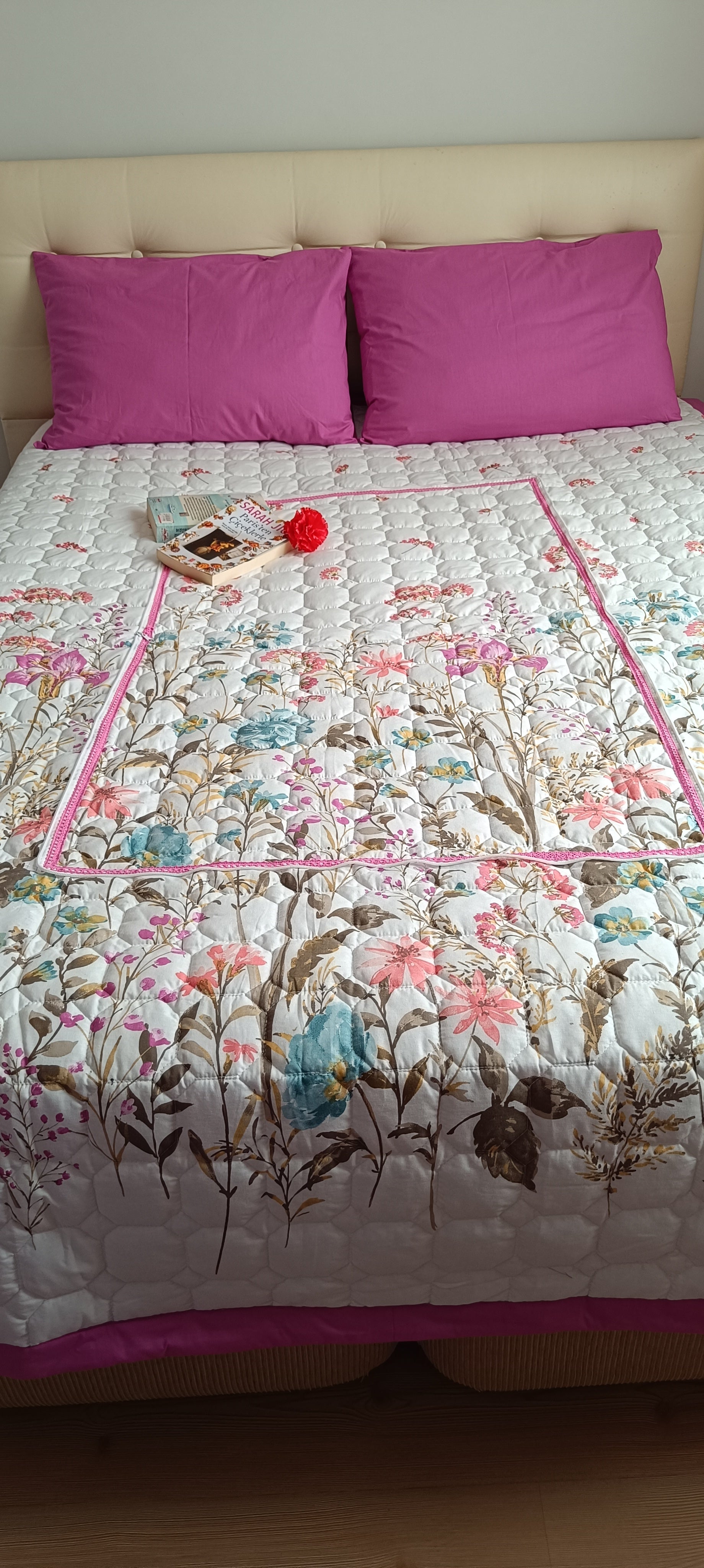 Bahar Desenli Kapitone Örtü /Sürpriz Yastık)